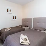 Duplex 公寓 *